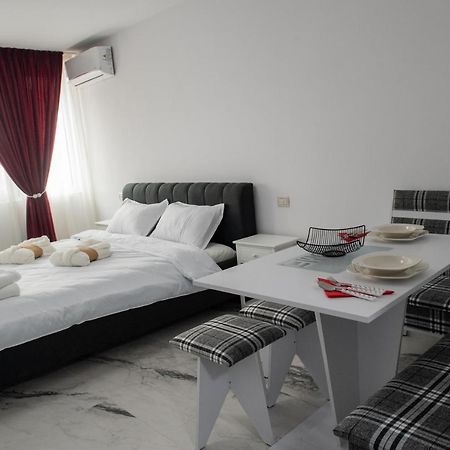 Apart Hotel Center Piatra Neamţ Buitenkant foto