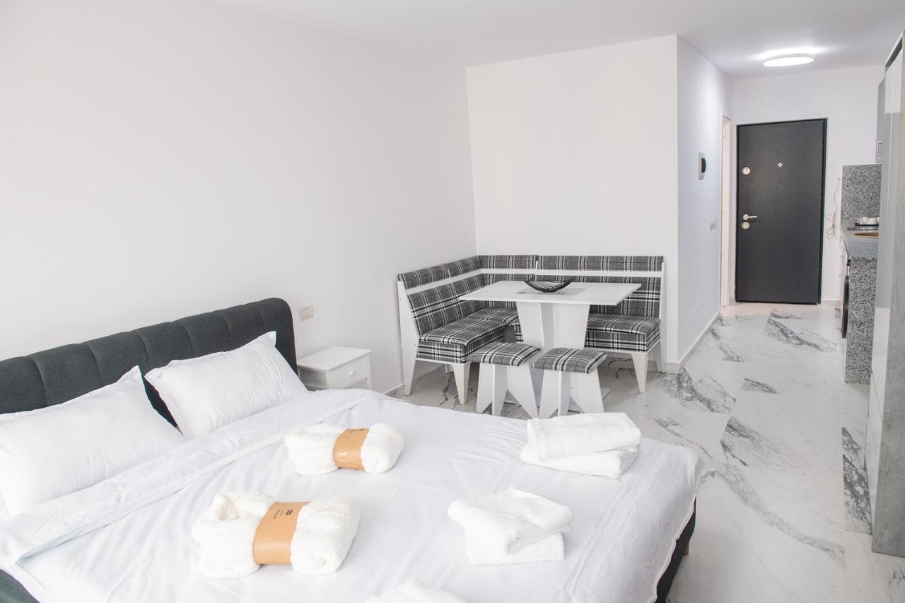 Apart Hotel Center Piatra Neamţ Buitenkant foto